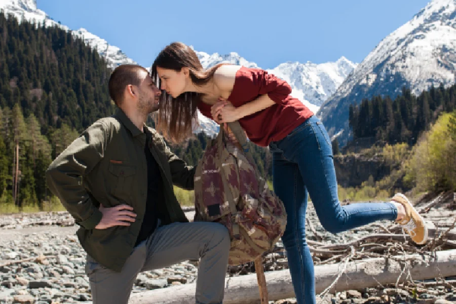 honeymoon couple in kashmir trip